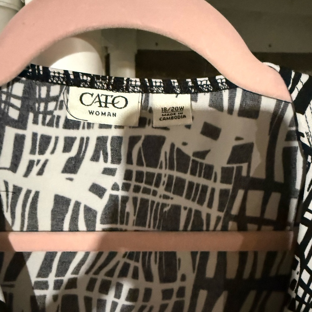 Cato Black and White Abstract Blouse - Picture 7 of 9